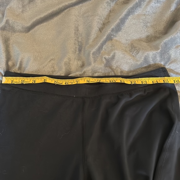 NWT! Under Armour Women’s Capri Leggings Fitted Black Large - Picture 6 of 6